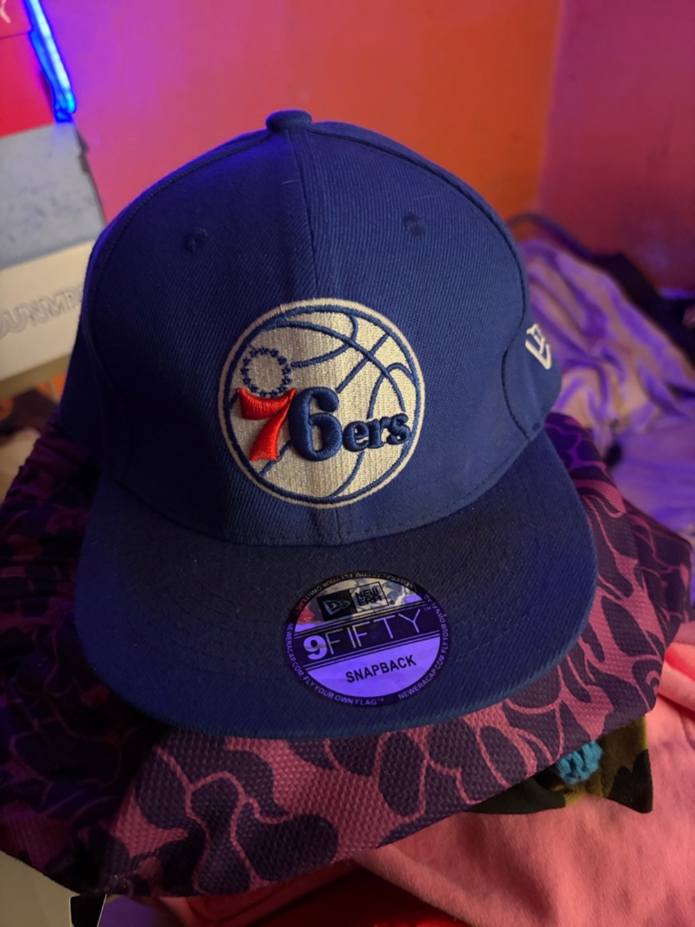 New Era Philadelphia 76ers Navy and Red 9FIFTY Snapback
